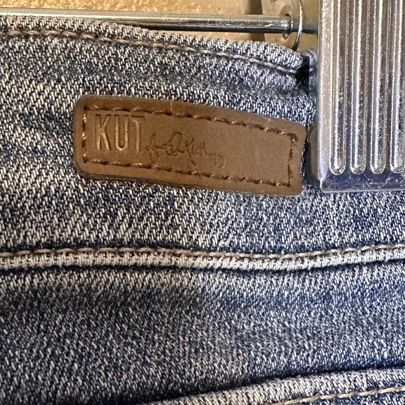 Kut from the Kloth Women’s Crop Straight Leg Jeans Size 8 Light Distressing - Picture 7 of 7